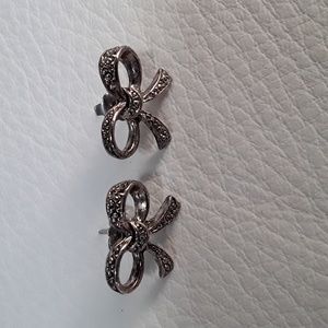 Bow earrings